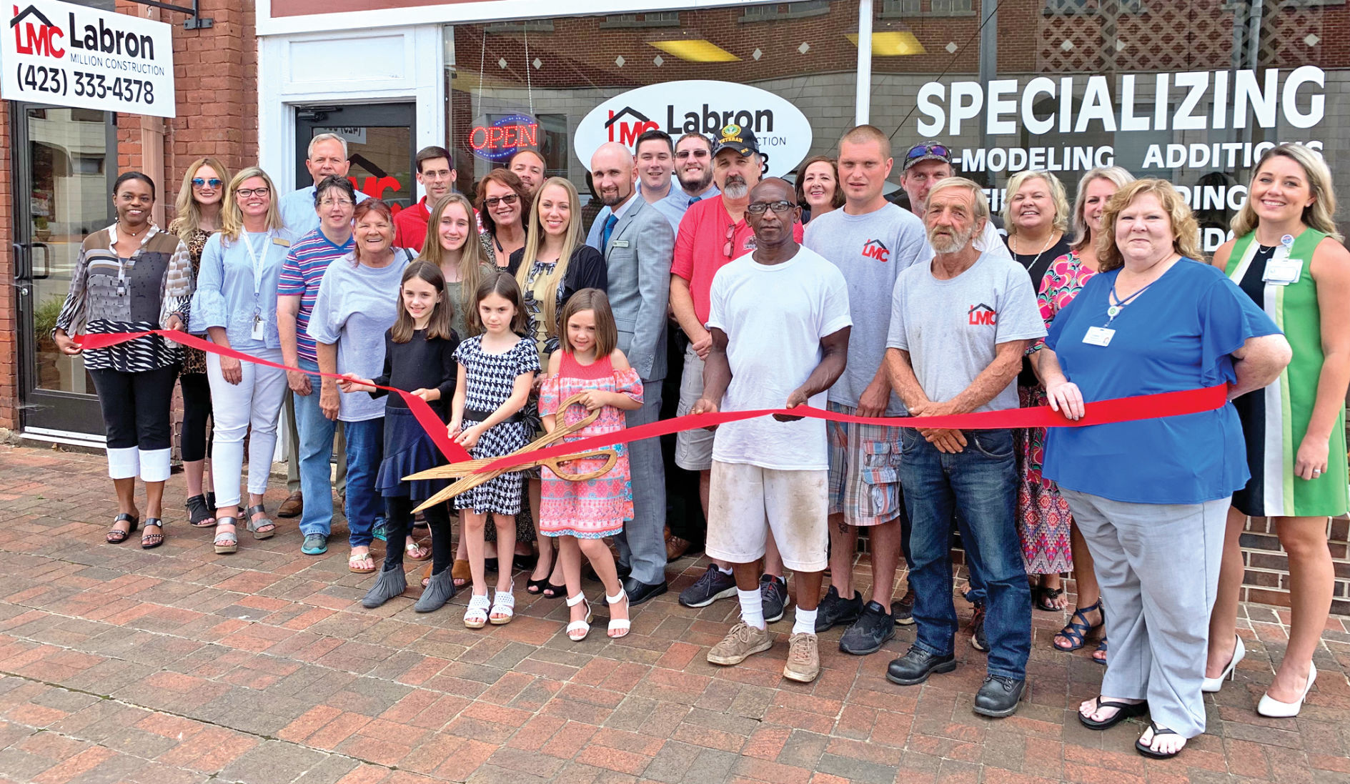 Construction company hosts ribbon cutting
